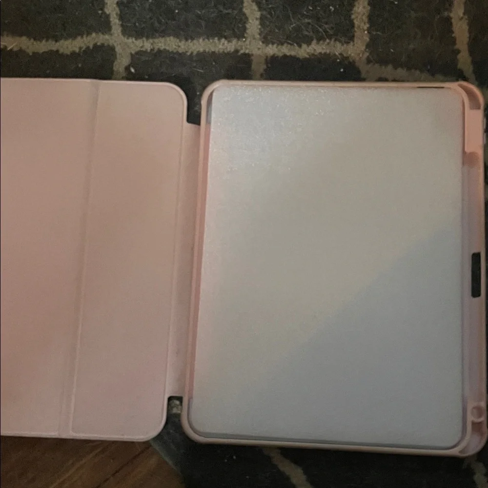 Hello Kitty Tablet Cover - White and Pink